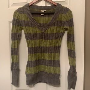 Long sleeve V-neck sweater